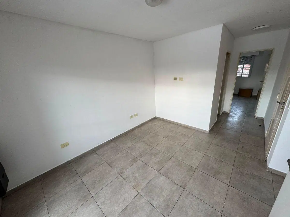 Departamento 1 piso por Escalera sin expensas Remedios de Escalada Lanus 2 ambientes alquiler 4