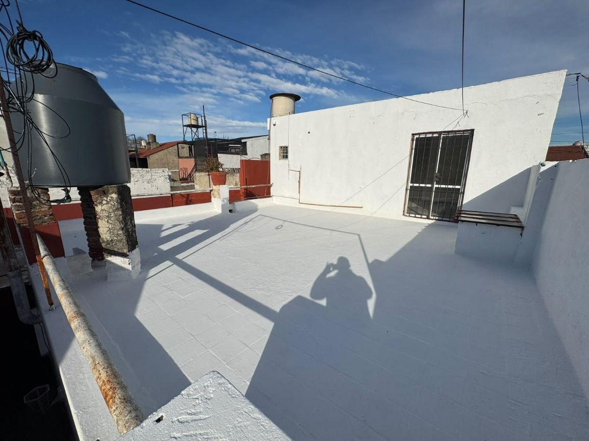 Foto de ALQUILER – DEPARTAMENTO TIPO CASA PH 4 AMBIENTES REMEDIOS DE ESCALADA, imagen 1