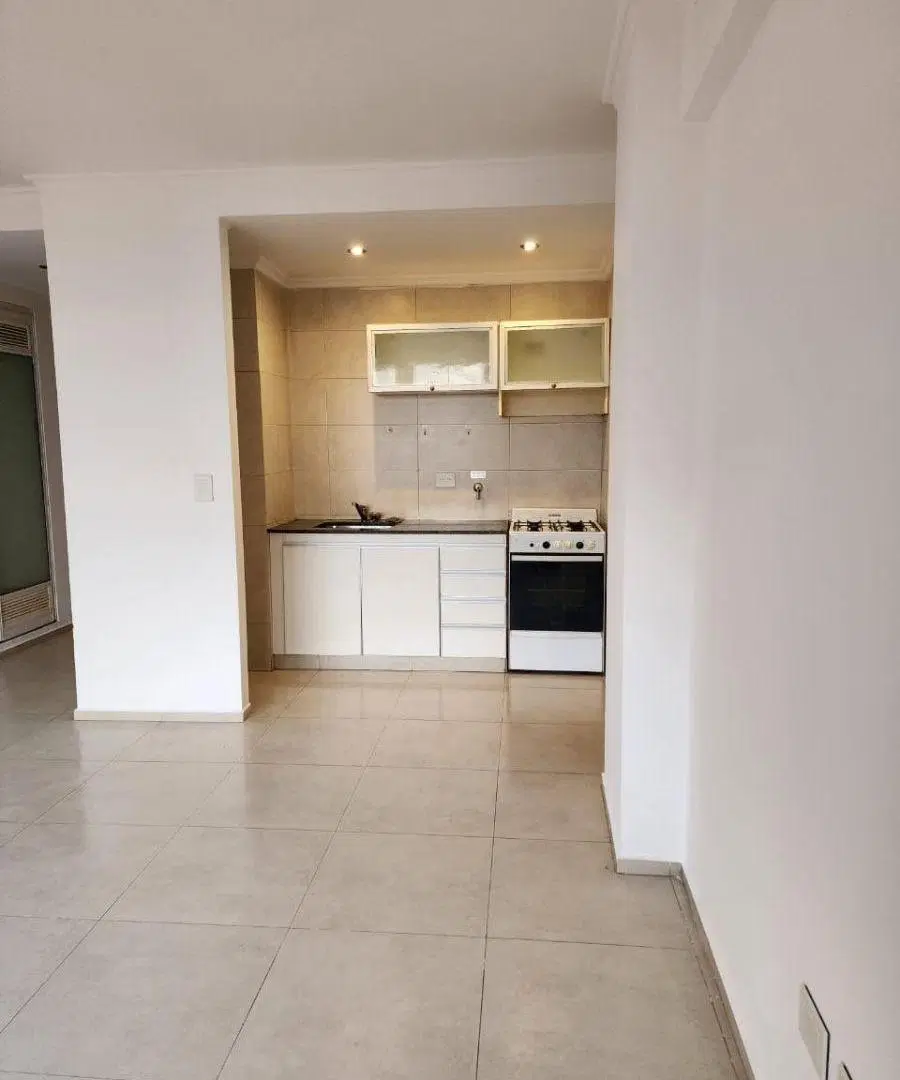 Oficina comercial de 35 m² en alquiler en Monte Castro 3