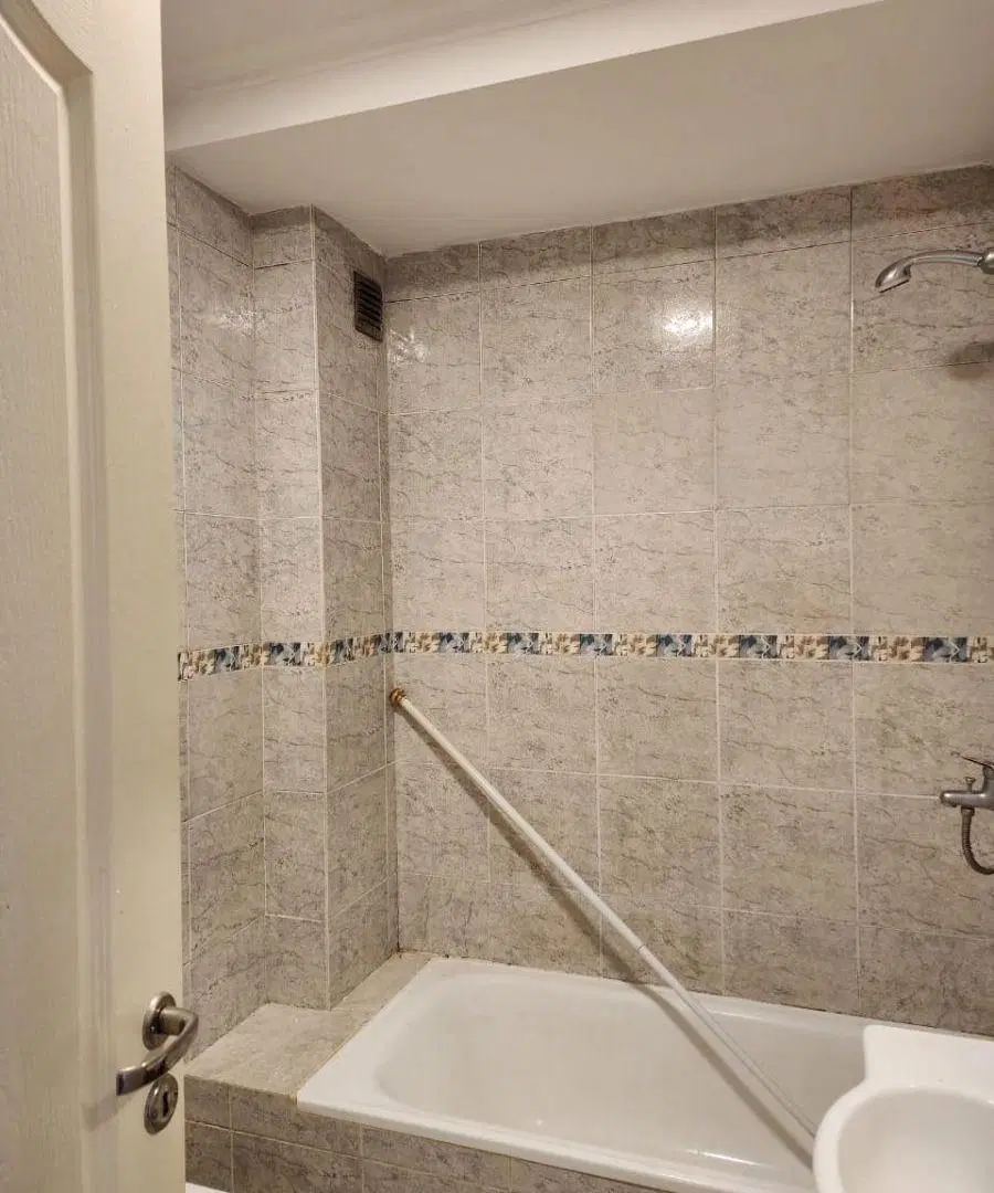 Departamento de 35 m2 más patio en alquiler en Monte Castro 5