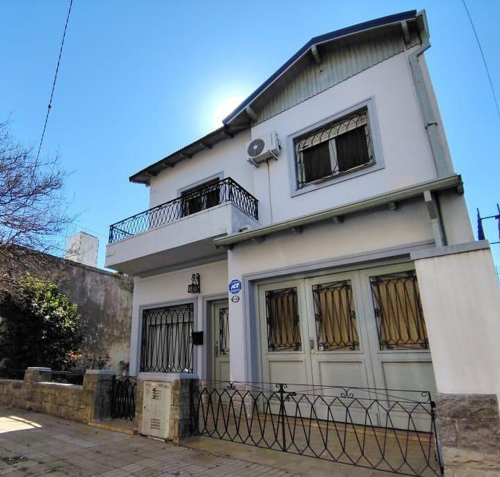 VENTA CHALET EN DOS PLANTAS | APTO CRÉDITO | PATIO, GARAGE, TERRAZA | ¡IDEAL INVERSOR! | OLIVOS