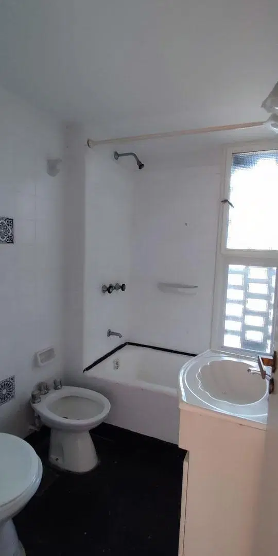 VENTA 3 AMBIENTES AL FRENTE CON BALCÓN | VISTA ABIERTA A LA CIUDAD | IDEAL INVERSOR | ESQUINA PAREJA 3