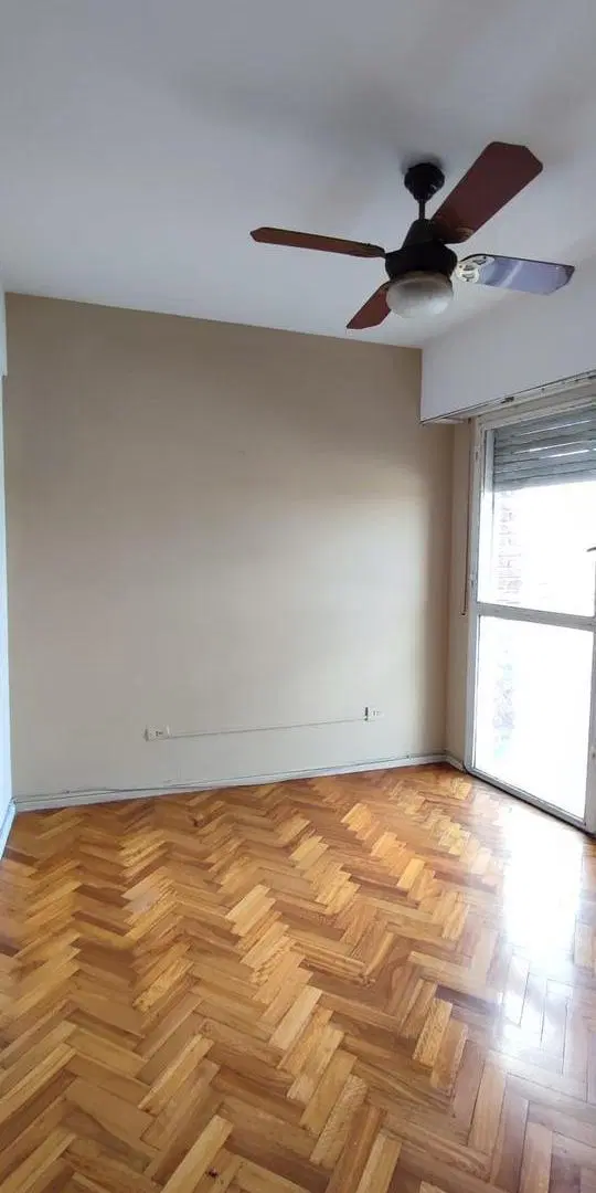 VENTA 3 AMBIENTES AL FRENTE CON BALCÓN | VISTA ABIERTA A LA CIUDAD | IDEAL INVERSOR | ESQUINA PAREJA 5