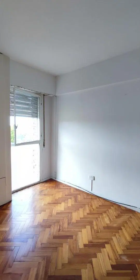 VENTA 3 AMBIENTES AL FRENTE CON BALCÓN | VISTA ABIERTA A LA CIUDAD | IDEAL INVERSOR | ESQUINA PAREJA 2