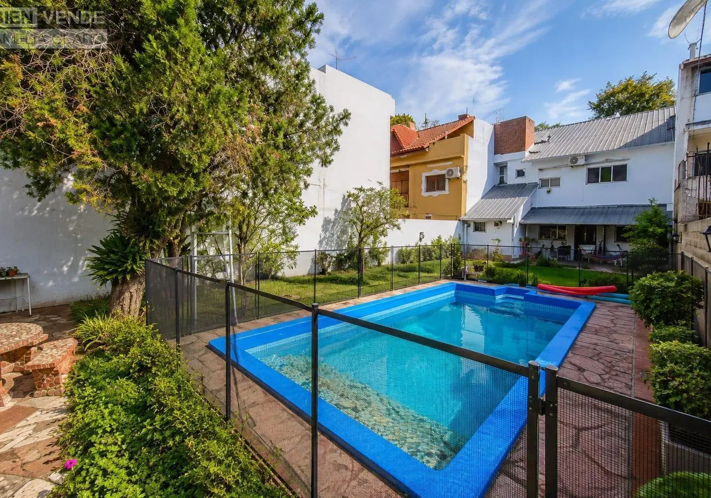 VENTA CASA SOBRE LOTE PROPIO 300m2 | 3 DORMITORIOS | JARDÍN Y PILETA | COCHERA | FLORIDA ESTE 2