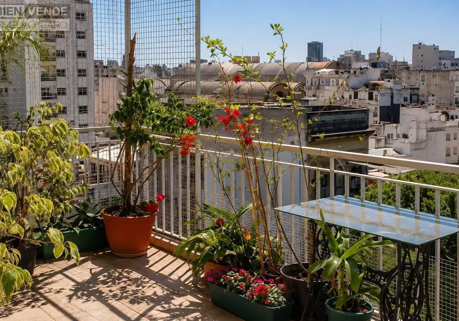 OPORTUNIDAD DE VENTA , DÚPLEX CON BALCÓN TERRAZA Y VISTA ABIERTA EN ABASTO 1