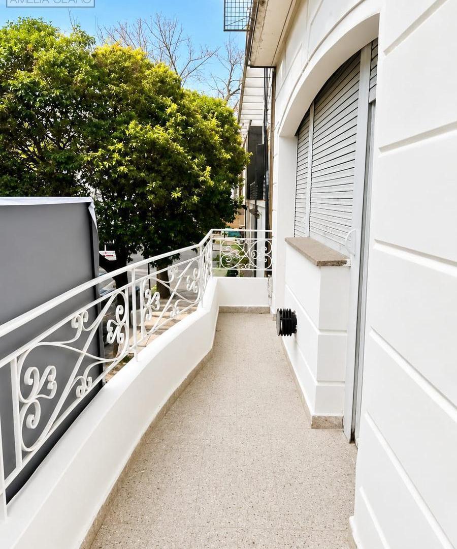 EXCELENTE DEPARTAMENTO 4 AMBIENTES CON BALCÓN CORRIDO Y TERRAZA PROPIA