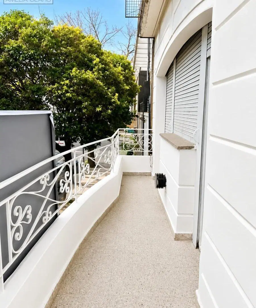EXCELENTE DEPARTAMENTO 4 AMBIENTES CON BALCÓN CORRIDO Y TERRAZA PROPIA 2