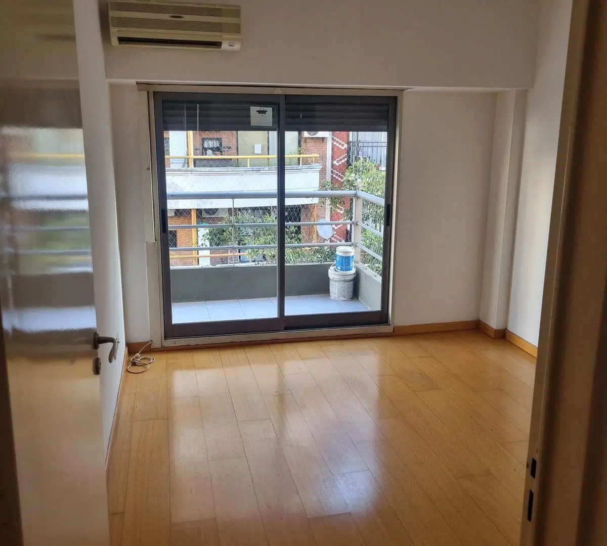 EXCELENTE DEPARTAMENTO 4 AMBIENTES AL FRENTE CON BALCÓN 5