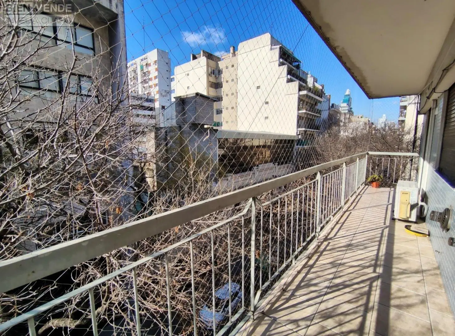 EXCELENTE DEPARTAMENTO 4 AMBIENTES CON DEPENDENCIA Y BALCON CORRIDO 4