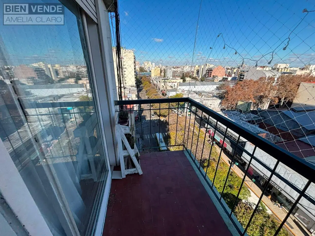 Venta Departamento 4 ambientes con balcon y cochera en Olivos 4
