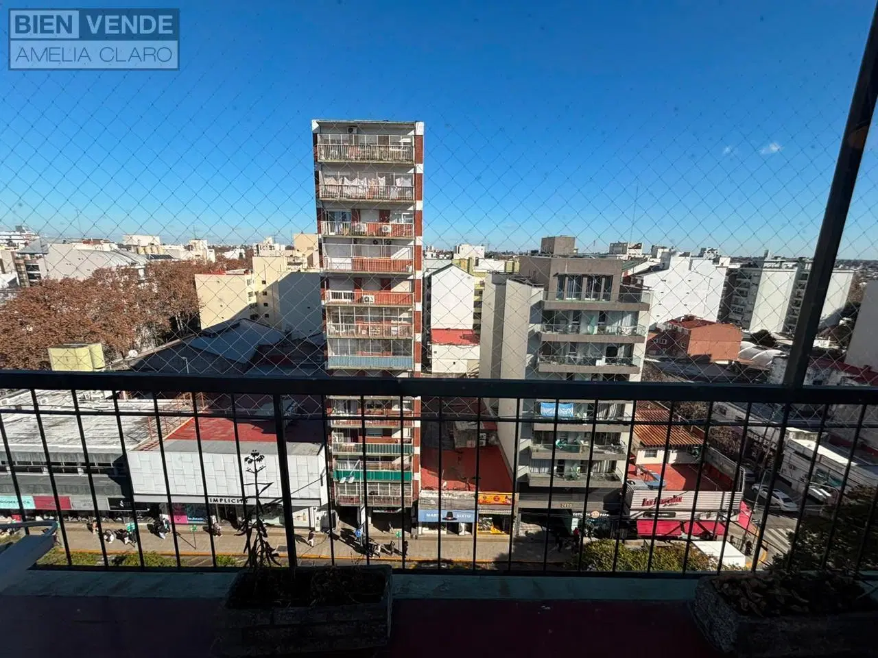 Venta Departamento 4 ambientes con balcon y cochera en Olivos 2