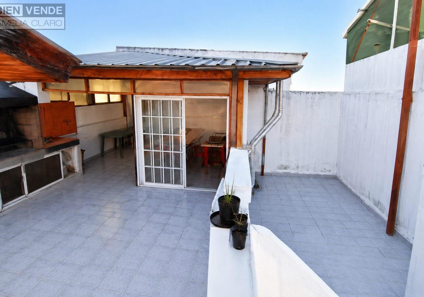 Foto de CASA EN CABALLITO – AMPLIOS ESPACIOS, QUINCHO, TERRAZA Y COCHERA, imagen 3