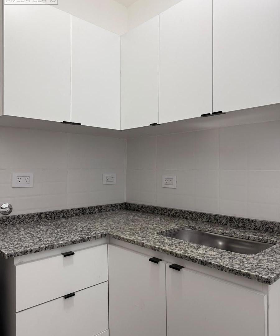 Foto de VENTA | 2 AMBIENTES REMODELADO A NUEVO CON GRAN BALCÓN | ALMAGRO, imagen 2