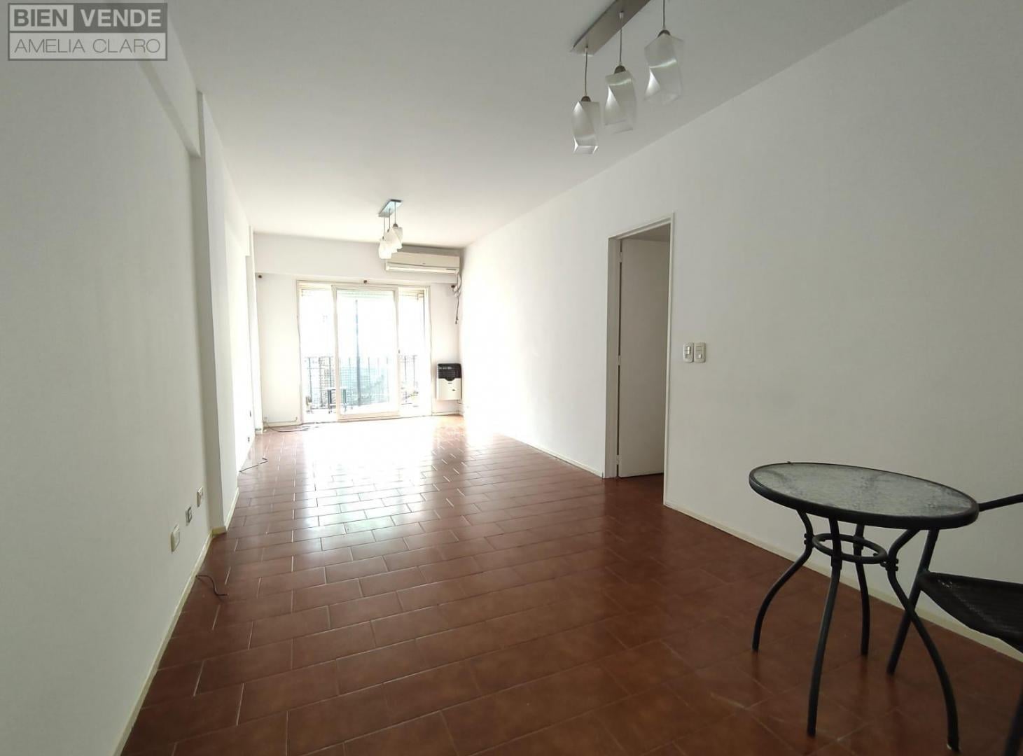 Foto de EXCELENTE DEPARTAMENTO 4 AMBIENTES AL FRENTE CON BALCÓN COCHERA FIJA, imagen 1