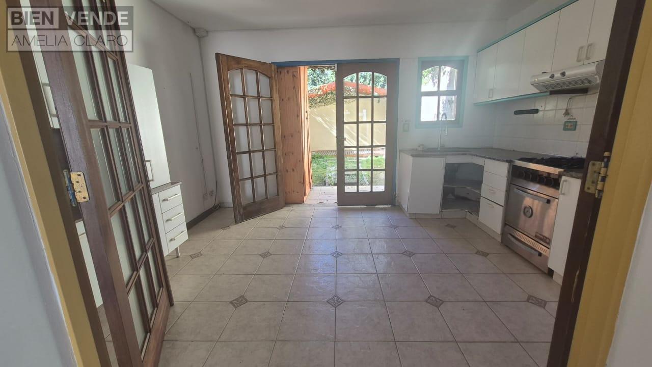 Foto de EXCELENTE TRIPLEX CON JARDIN, FRENTE A LA PLAZA B. VICUÑA MACKENNA EN, imagen 3