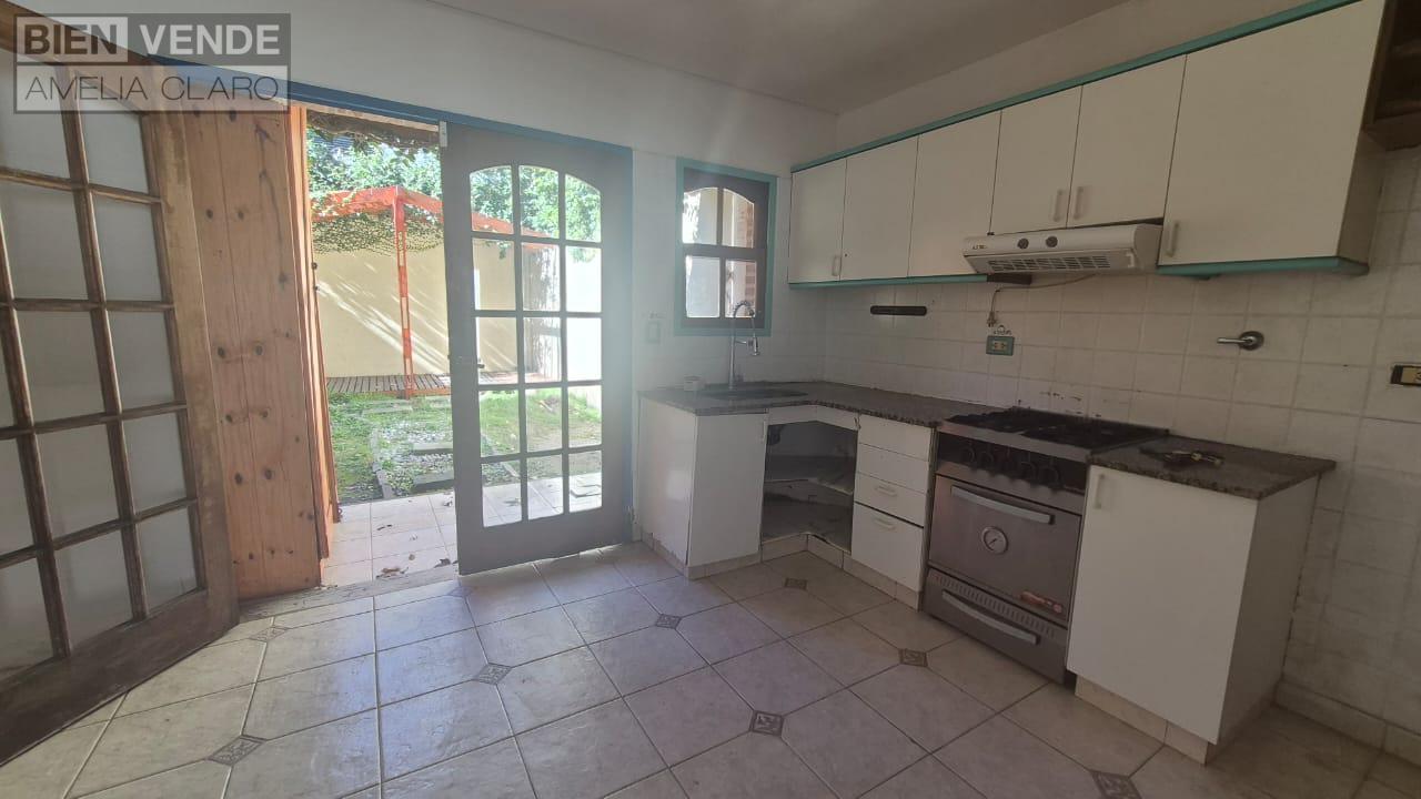 Foto de EXCELENTE TRIPLEX CON JARDIN, FRENTE A LA PLAZA B. VICUÑA MACKENNA EN, imagen 2