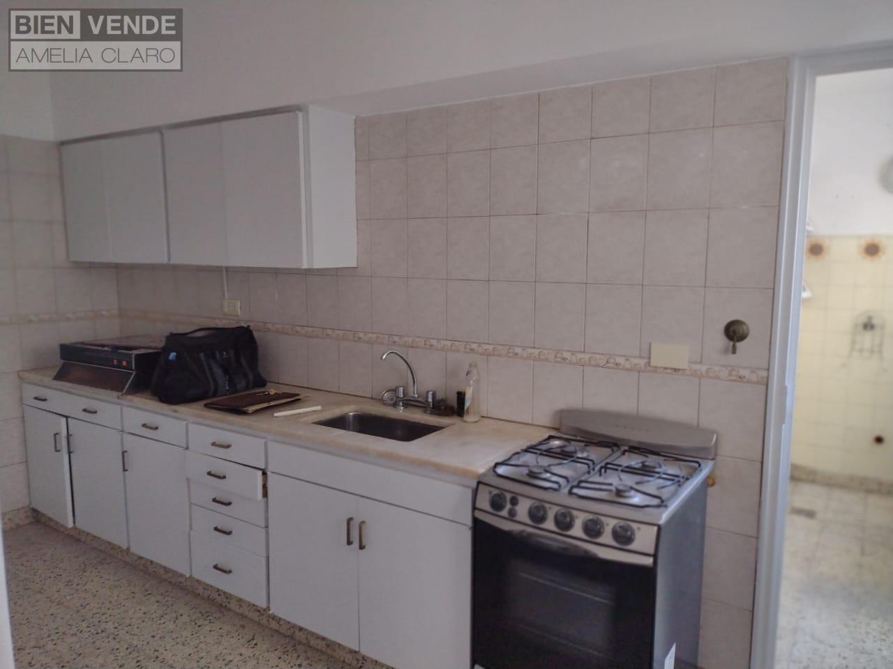Foto de EXCELENTE 4 AMBIENTES AL FRENTE CON BALCÓN Y COCHERA EN CABALLITO, imagen 2
