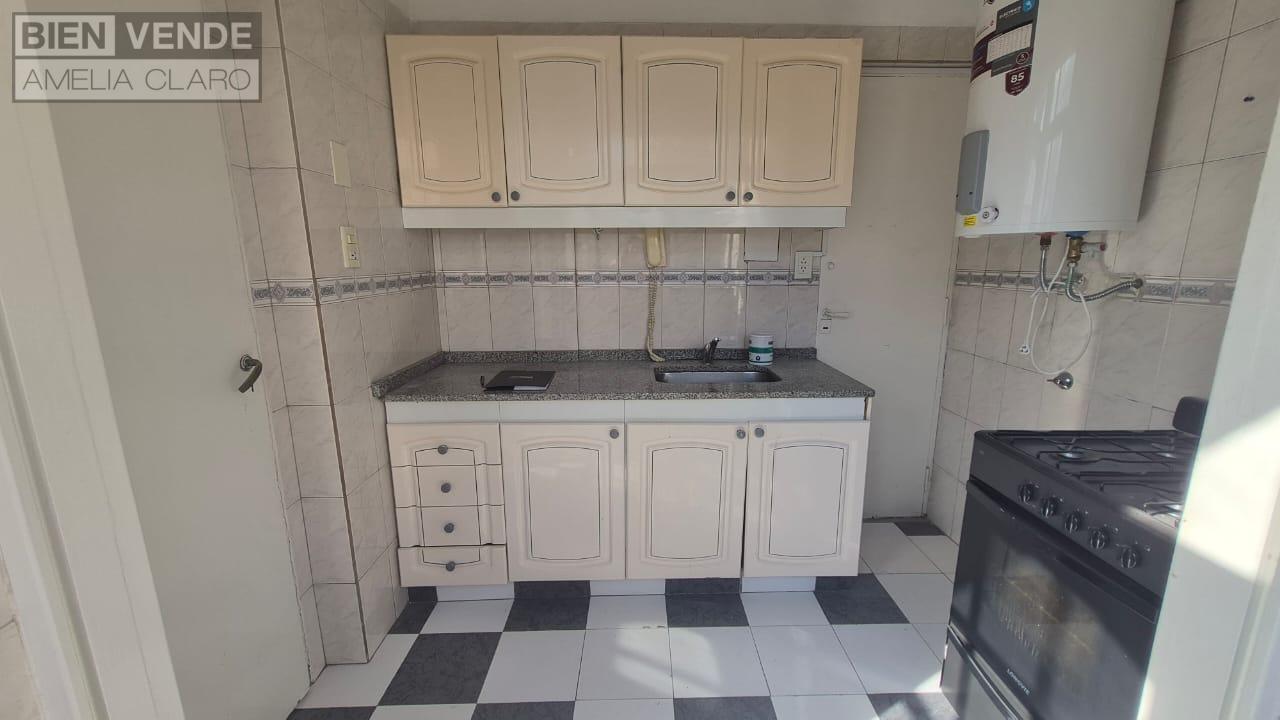 Foto de EXCELENTE SEMIPISO 3 AMBIENTES AL FRENTE CON BALCÓN | A 2 CUADRAS DE, imagen 1