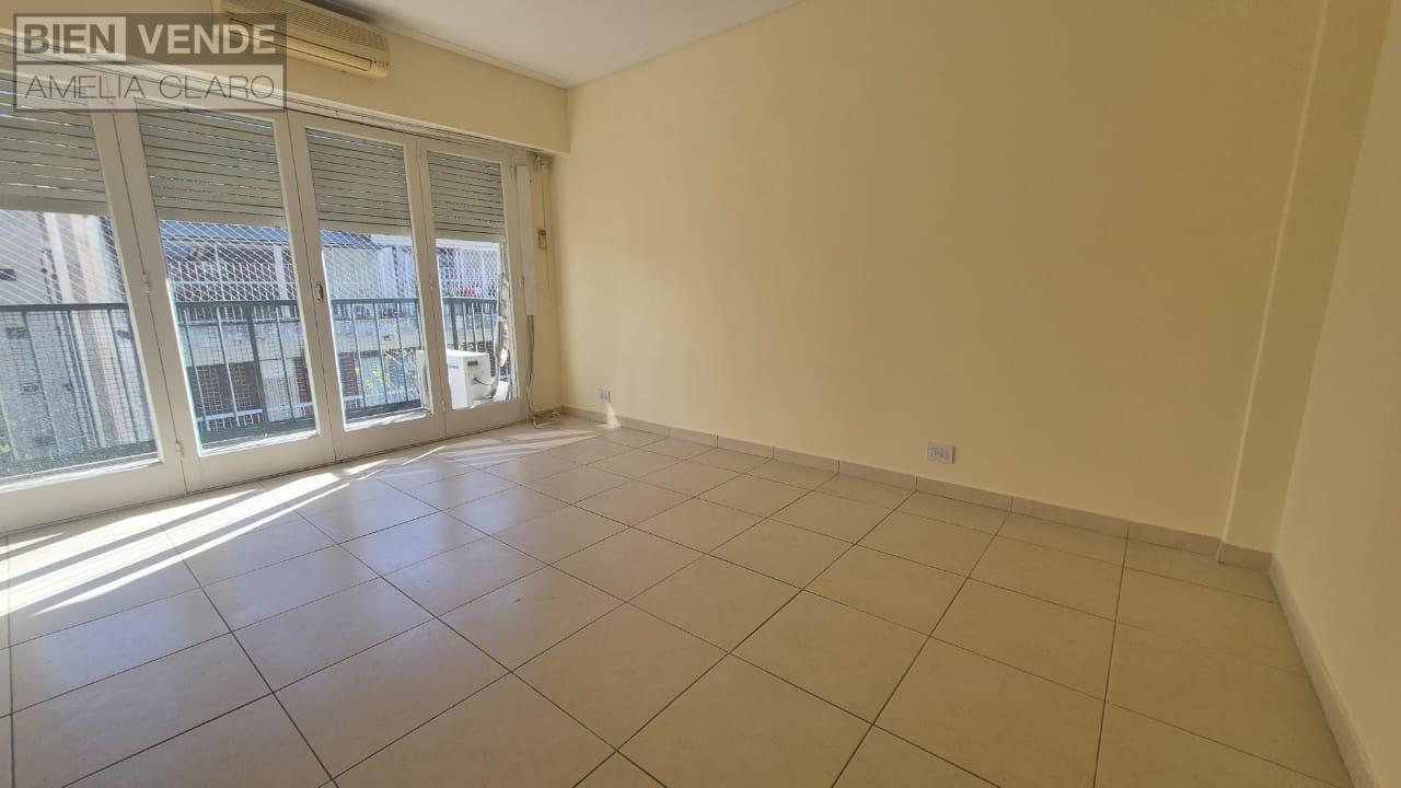 Foto de EXCELENTE SEMIPISO 3 AMBIENTES AL FRENTE CON BALCÓN | A 2 CUADRAS DE, imagen 4