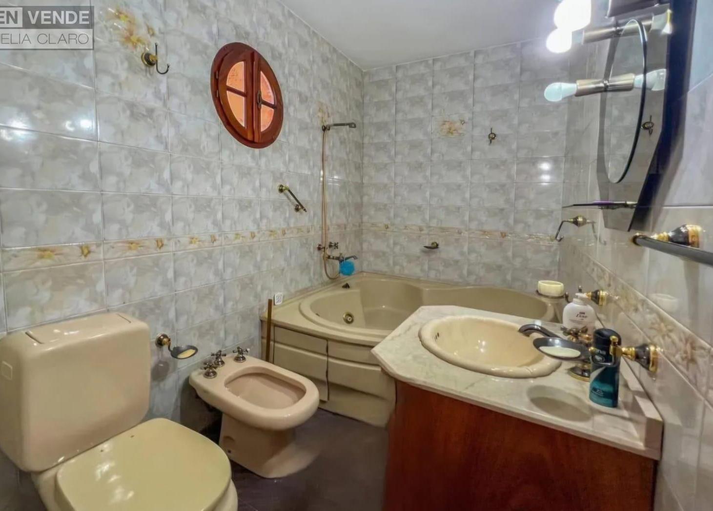 Foto de VENTA CASA 5 AMBIENTES CON COCHERA, JARDÍN Y TERRAZA – VILLA LUGANO, imagen 5