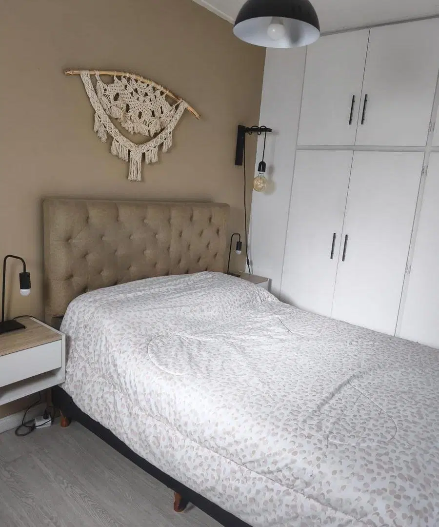 Casa 4 ambientes con cochera y entrada de auto 2
