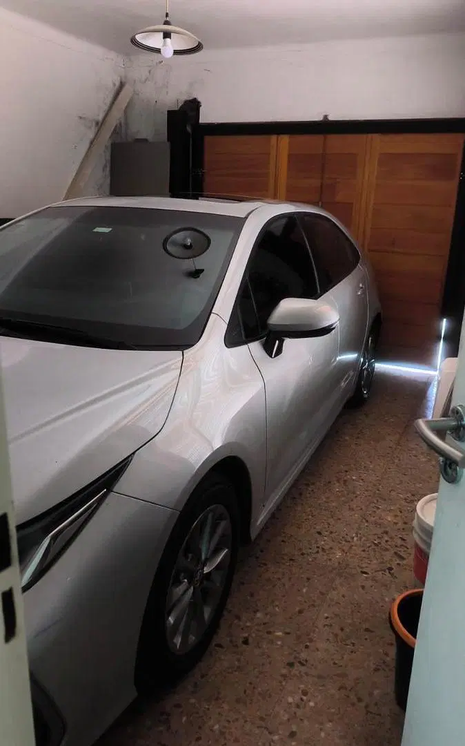 Casa 4 ambientes con cochera y entrada de auto 5