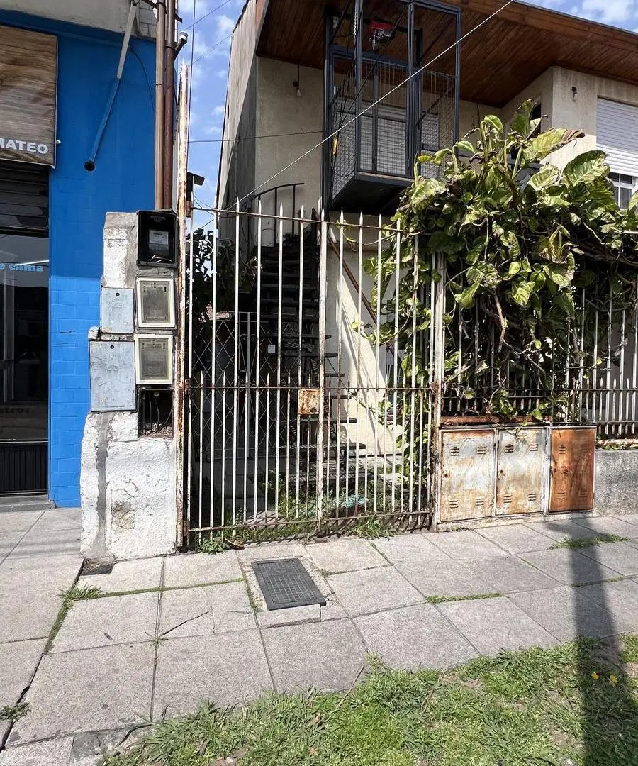 Departamento en Banfield Este 5