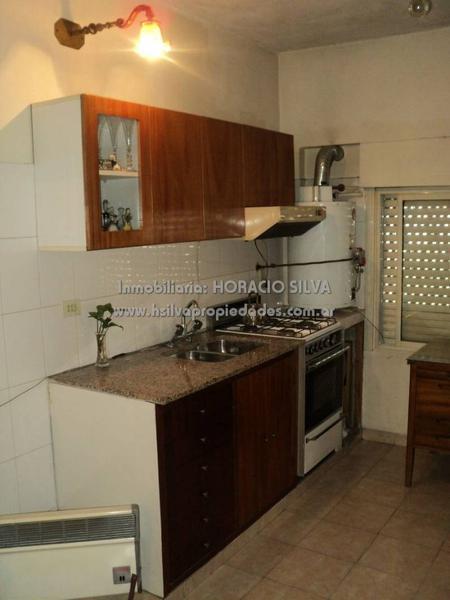 Amplio Lote C/ Dos Departamentos y Galpón - Sobre Av / Lanus Oeste 5