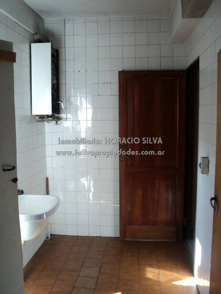 Amplio Lote C/ Dos Departamentos y Galpón - Sobre Av / Lanus Oeste 2