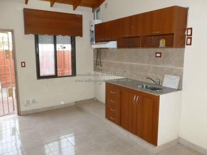 Vivienda Multifamliar (Dos Deptos.) / Valentin Alsina 5