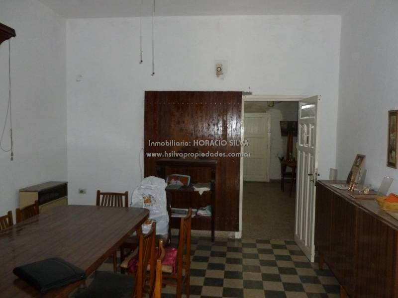 Casa Lote Propio C/ Cochera y Fondo / Lanus Oeste
