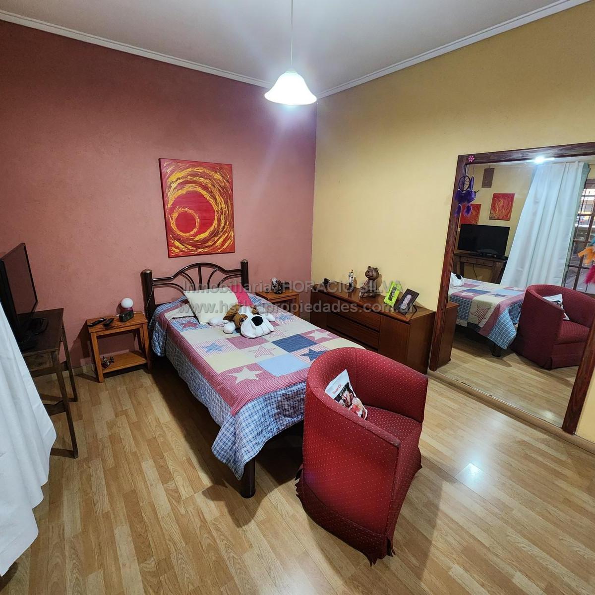 Casa en Valentin Alsina 4