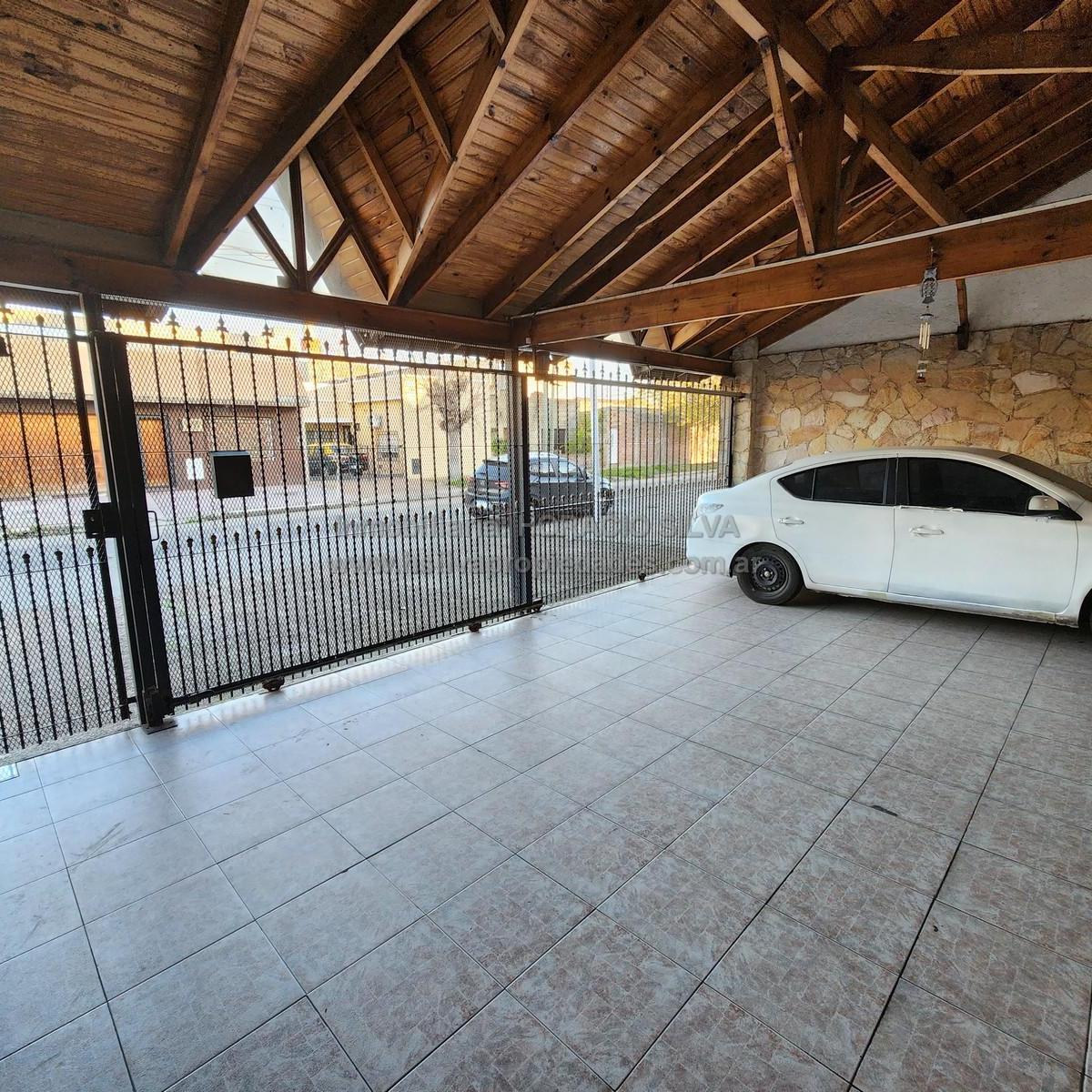 Casa en Valentin Alsina 5
