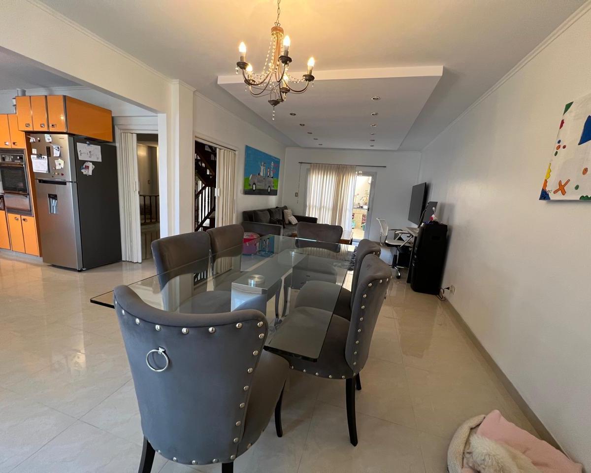 Rochdale y Australia Casa 3 Plantas Lote Prop con Local 352 m 2