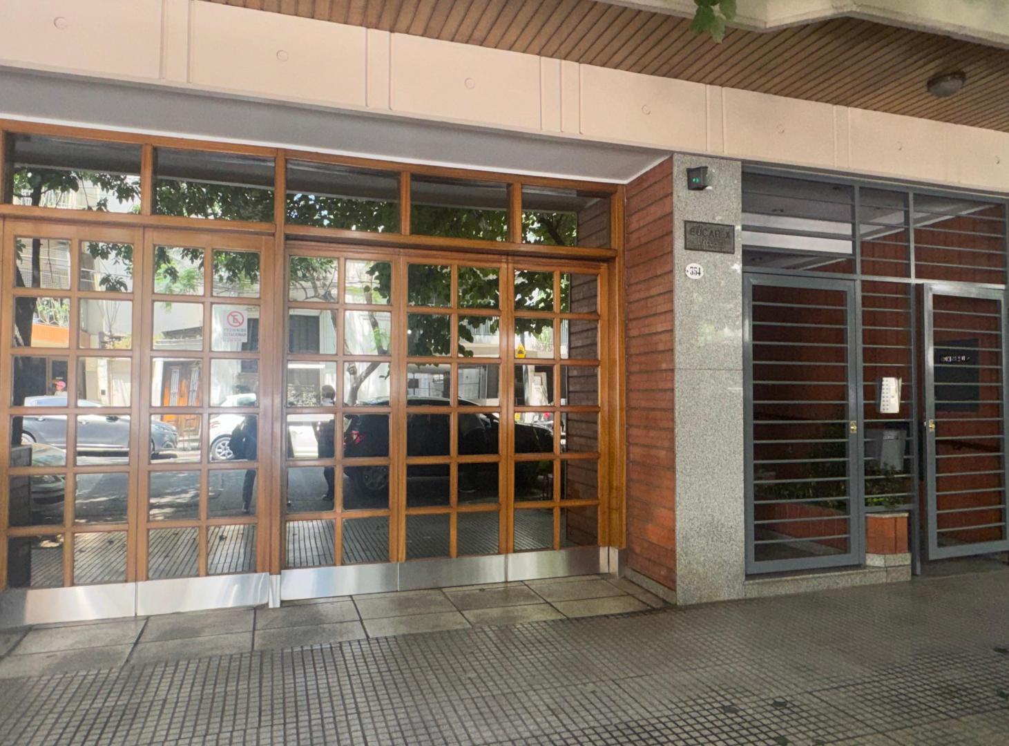 Senillosa y Gayaquil 2do piso frente balcon 4 c/dep 2 cochreas