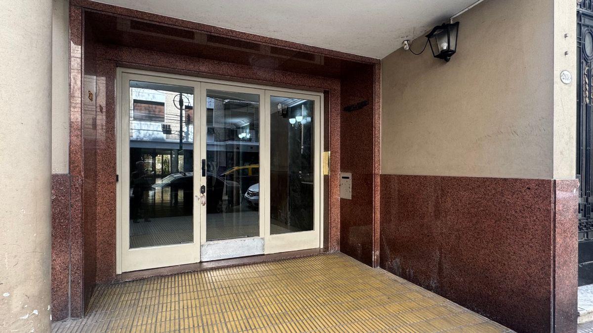 Foto de Charcas y Anchorena 2 amb 1er piso con patio reciclado a nuevo, imagen 2