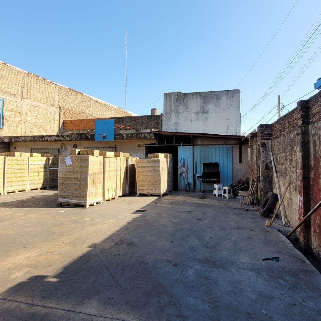 Foto de VENTA - IMPORTANTE GALPÓN, San Justo 1700 m2, imagen 2