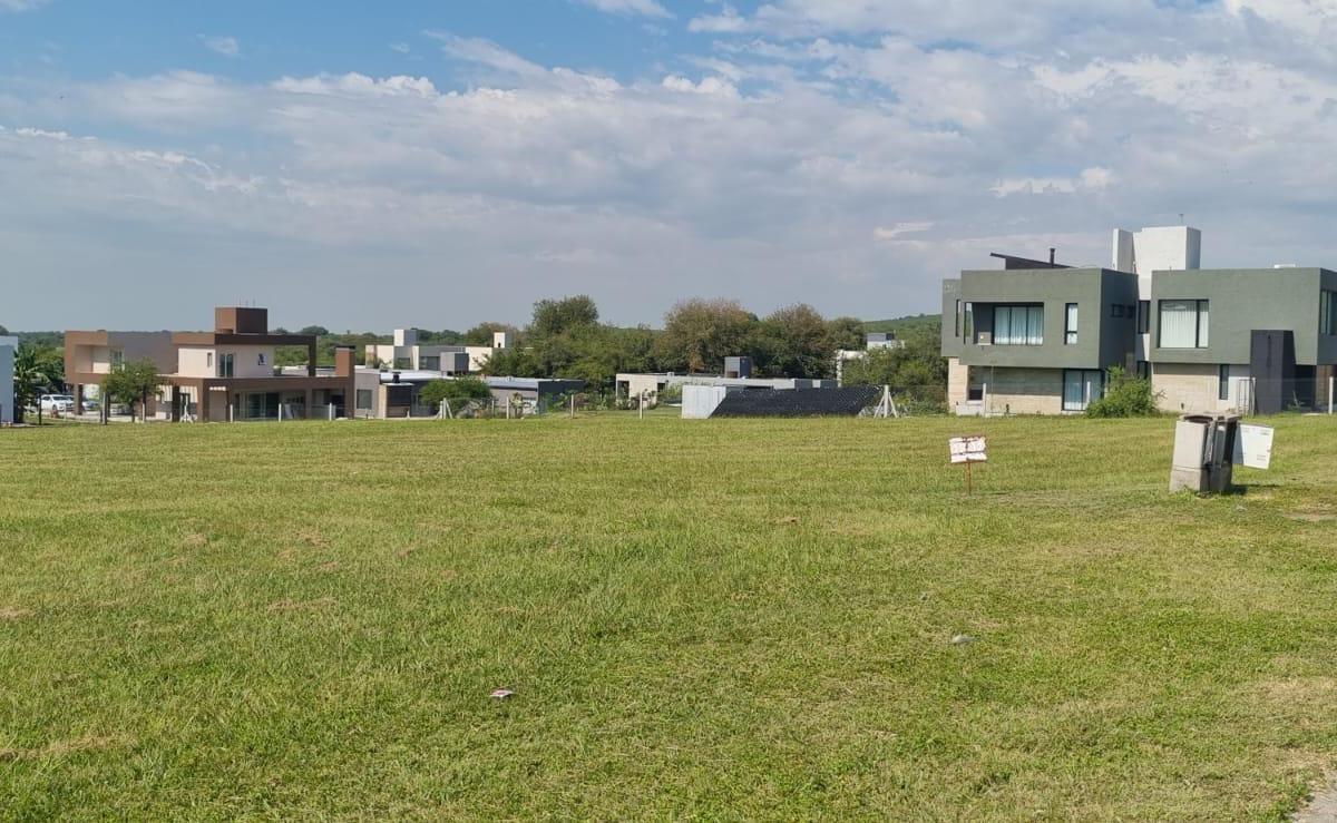 VENDE TERRENO EN LA ARBOLADA