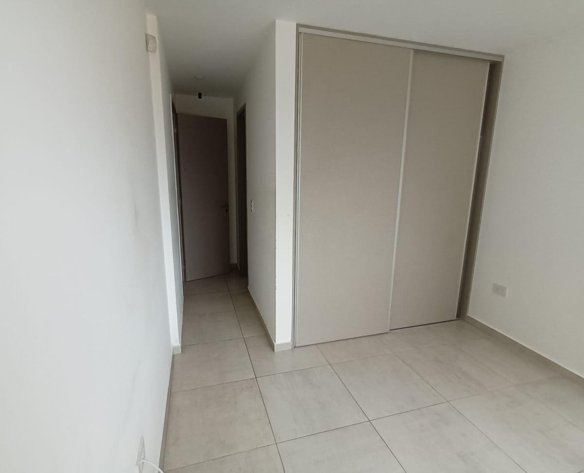 Centro - Alquiler/ Venta - 2 Dorm. Balcón 4