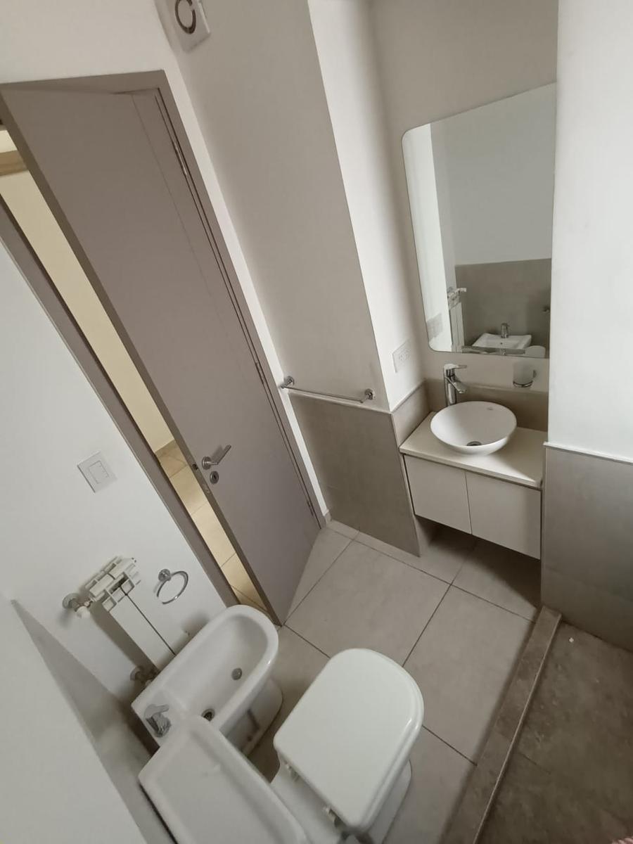 Centro - Alquiler/ Venta - 2 Dorm. Balcón 3