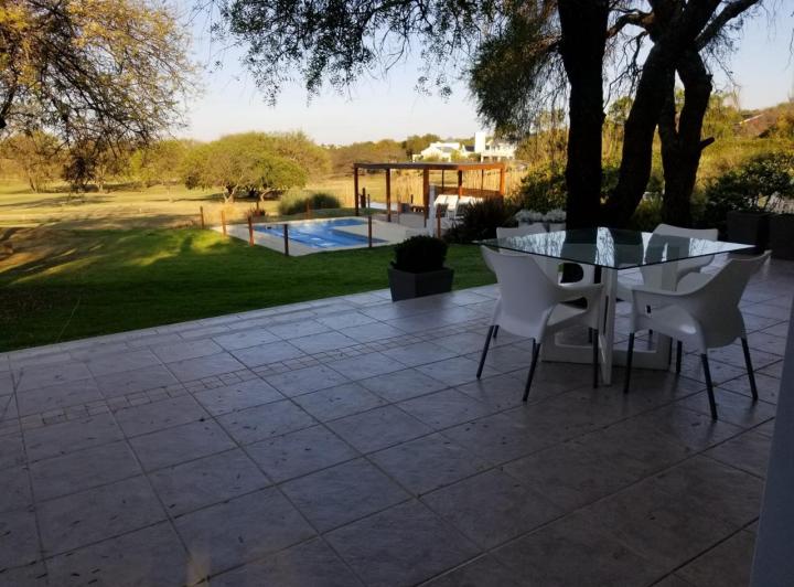 Casa AMOBLADA fondo Golf, 4 dorm. pileta y gran patio Lomas de La Carolina 3