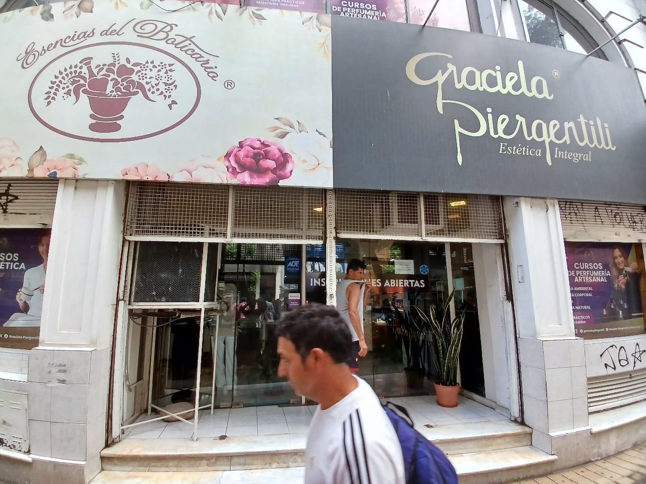 Foto de ALQUILO LOCAL COMERCIAL 650M2 OLMOS Y MAIPU-, imagen 4
