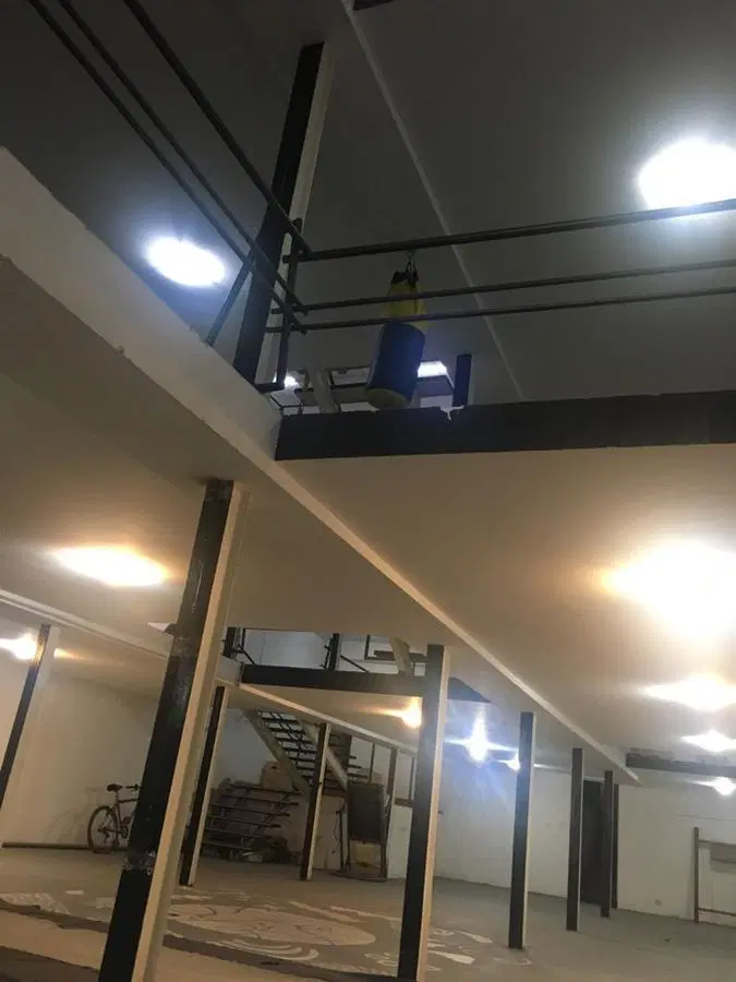 Depósito/Galpón de 1029 mtrs en Av. Castro Barros al 300 5