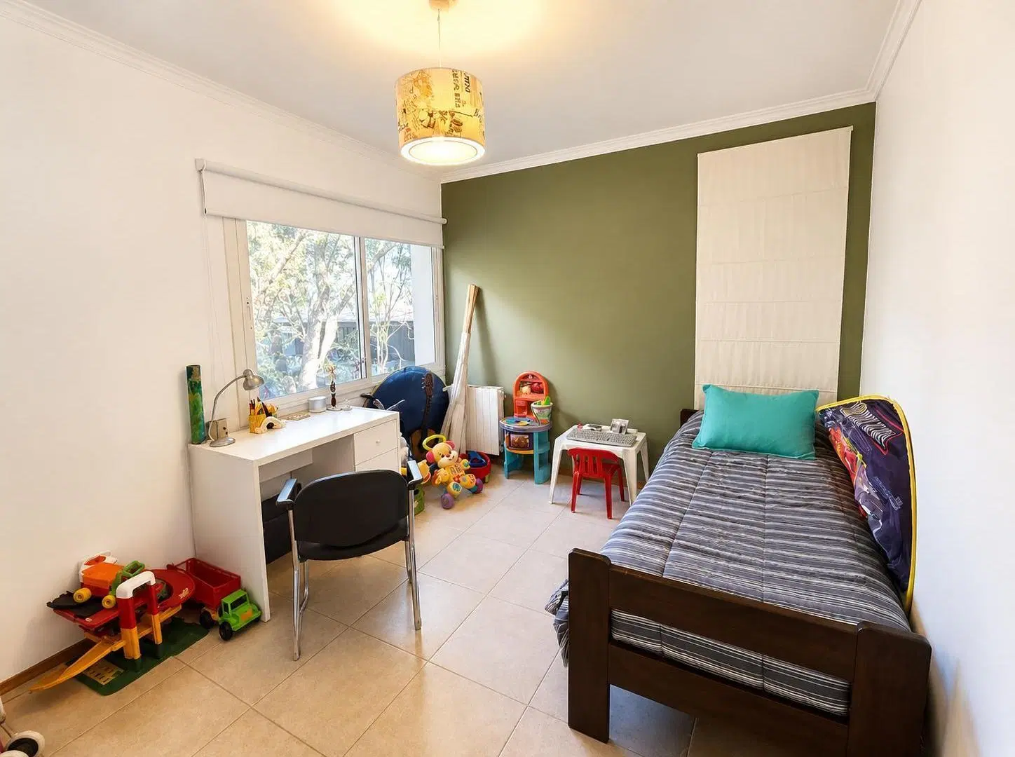 Casa en venta en Lomas de la Carolina , una planta , amplio parque 5