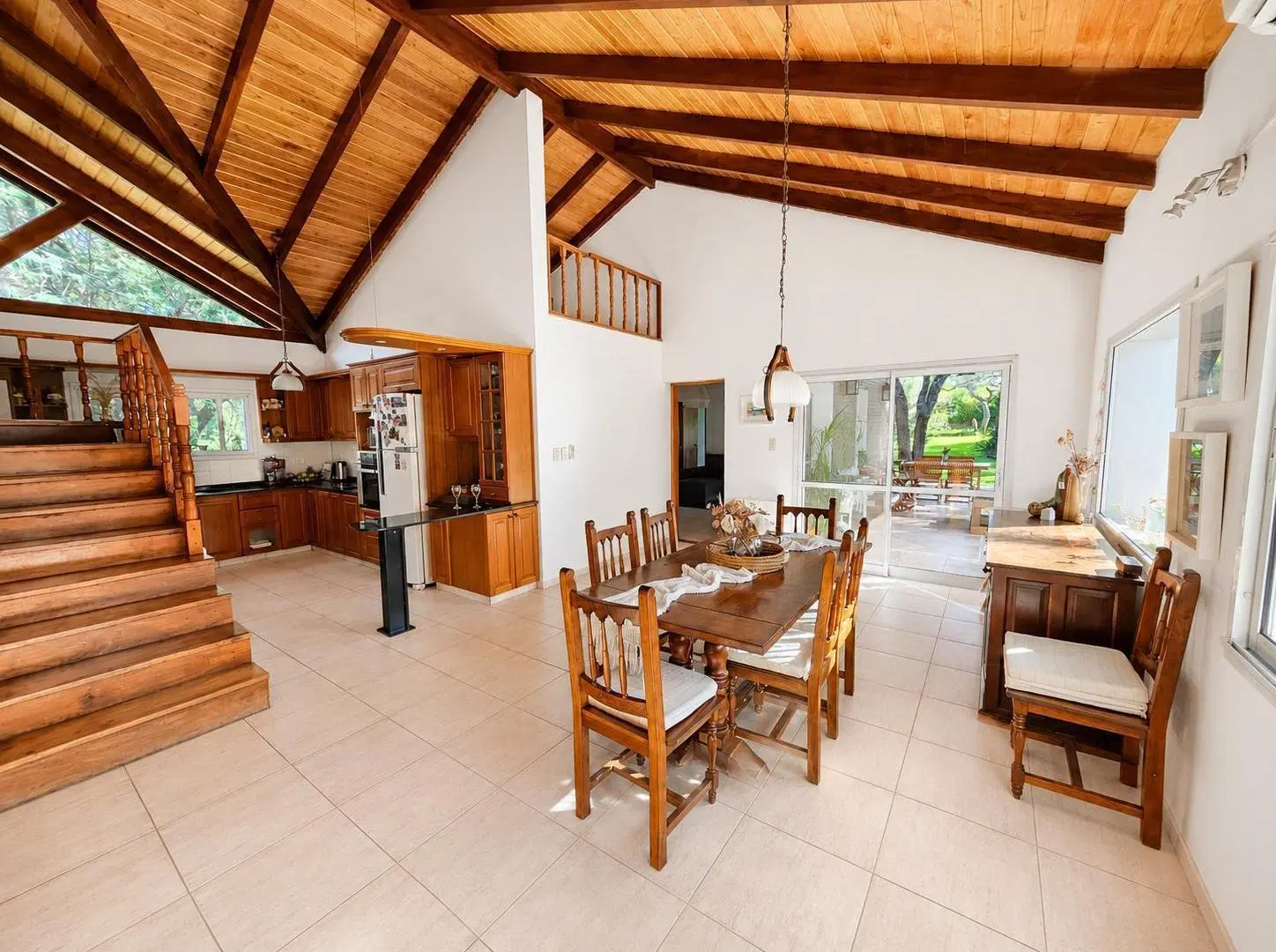Casa en venta en Lomas de la Carolina , una planta , amplio parque 4