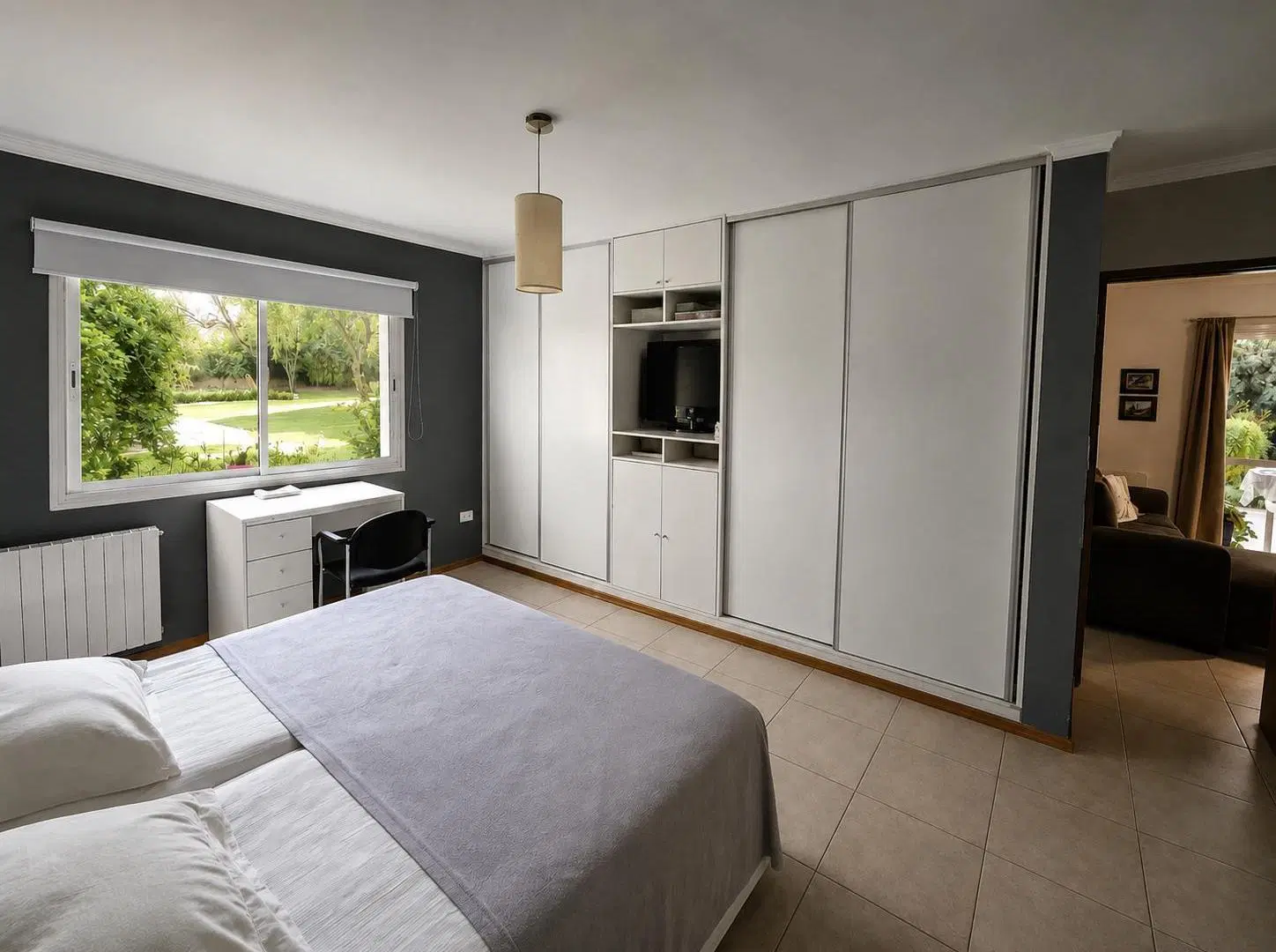 Casa en venta en Lomas de la Carolina , una planta , amplio parque 2
