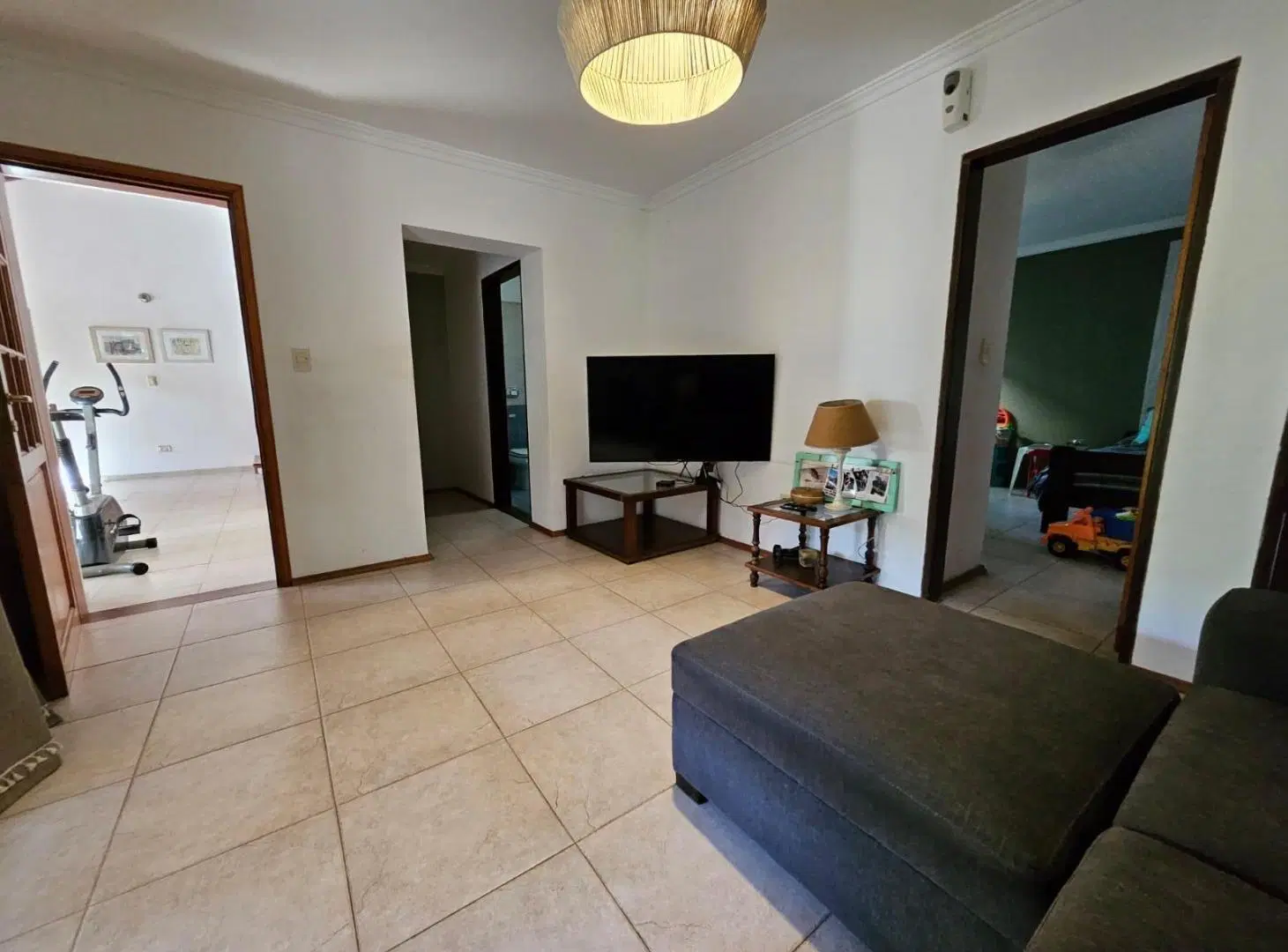 Casa en venta en Lomas de la Carolina , una planta , amplio parque 3