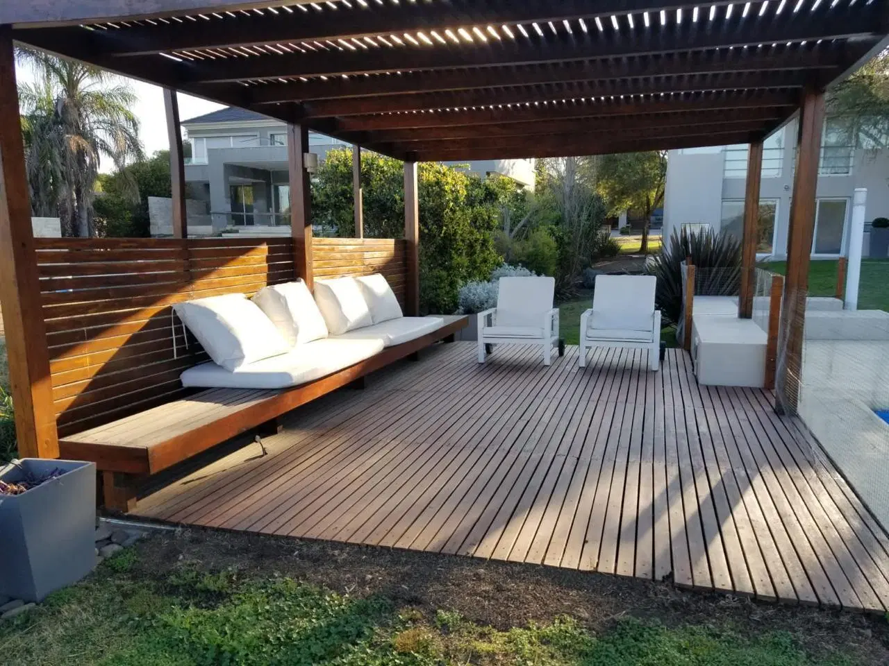Casa AMOBLADA fondo Golf, 4 dorm. pileta y gran patio Lomas de La Carolina 5