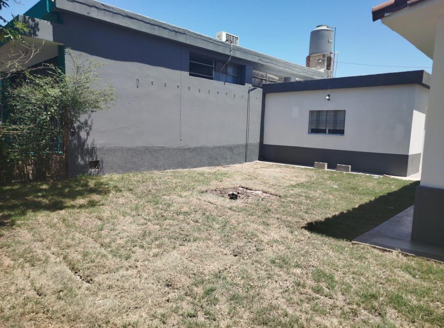 Casa esquina más local comercial en venta en Cerro de las Rosas